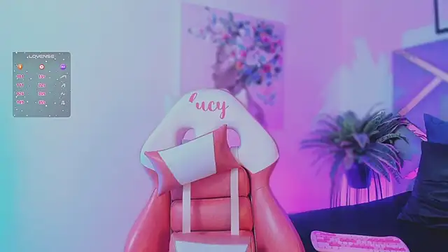 lucy neil online show from December 17, 2025, 2:39 am