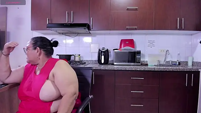 mommy cute online show from May 26, 2026, 8:49 pm