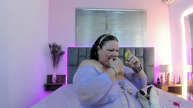 mommy cute online show from May 27, 2026, 8:39 pm