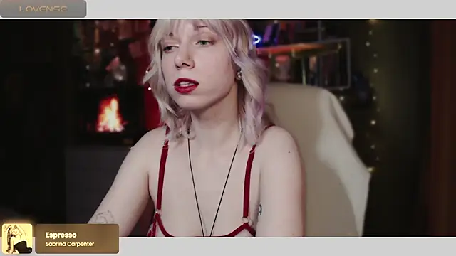 Snapshot of freya_sunny chatting on February 6, 2025, 5:35 am freya sunny online show from February 6, 2025, 5:35 am