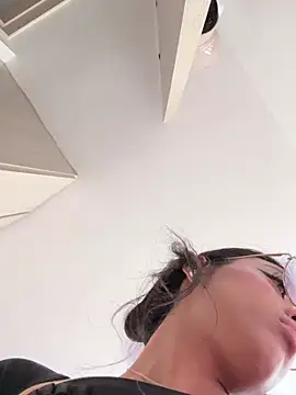 vaness weet online show from March 2, 2025, 7:34 pm