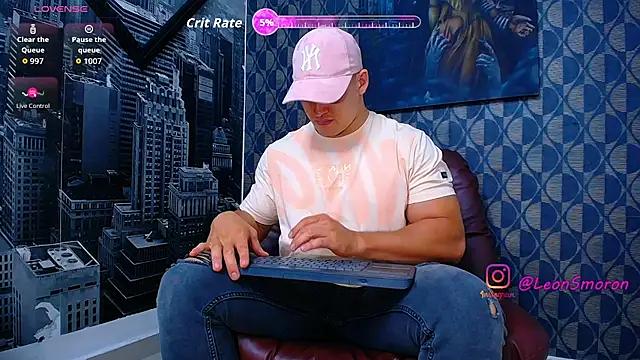 Snapshot of Leonsmoron chatting on May 16, 2026, 3:58 am Leonsmoron online show from May 16, 2026, 3:58 am