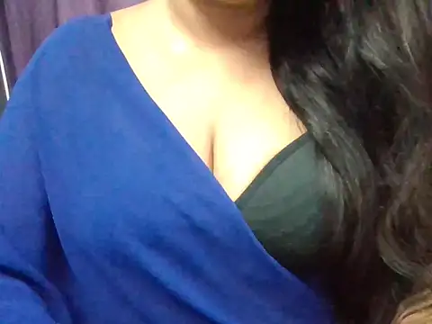 Roopshikha39 online show from June 7, 2026, 6:33 pm