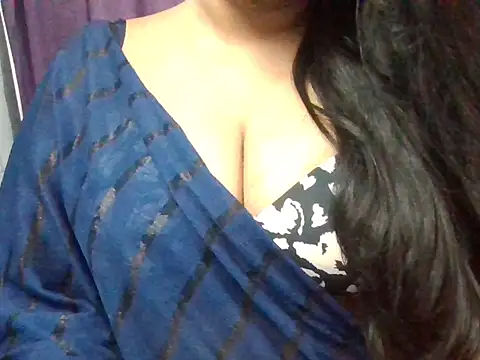 Roopshikha39 online show from June 16, 2026, 6:32 pm