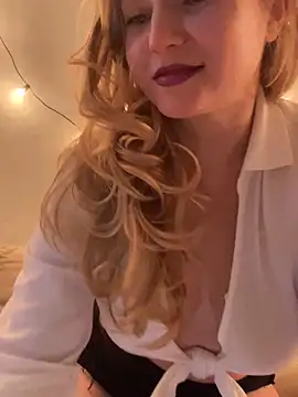 Snapshot of Lady__Maria chatting on February 22, 2025, 7:25 pm Lady Maria online show from February 22, 2025, 7:25 pm