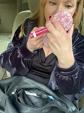 Snapshot of Lady__Maria chatting on October 13, 2025, 1:44 pm Lady Maria online show from October 13, 2025, 1:44 pm