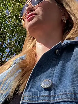 Snapshot of Lady__Maria chatting on October 17, 2025, 10:29 am Lady Maria online show from October 17, 2025, 10:29 am