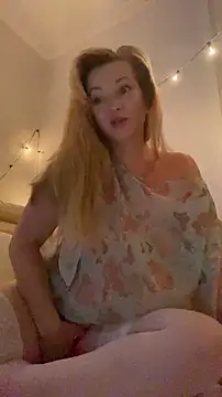 Snapshot of Lady__Maria chatting on October 23, 2025, 3:33 pm Lady Maria online show from October 23, 2025, 3:33 pm