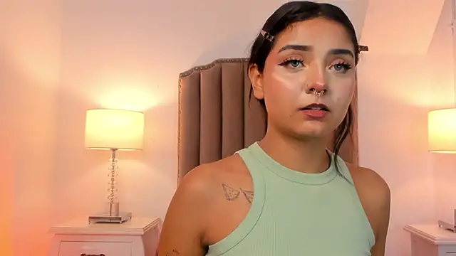 Emma Torres   online show from February 28, 2025, 11:58 am