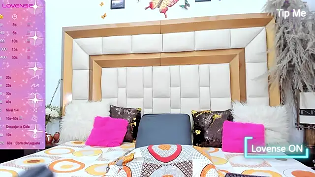 Snapshot of BellaKarla chatting on December 11, 2024, 8:28 pm BellaKarla online show from December 11, 2024, 8:28 pm