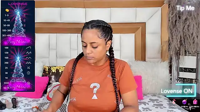 Snapshot of BellaKarla chatting on December 24, 2024, 2:12 pm BellaKarla online show from December 24, 2024, 2:12 pm