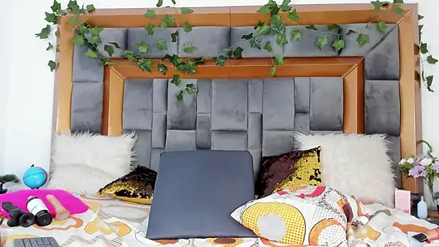 Snapshot of BellaKarla chatting on February 22, 2025, 3:47 pm BellaKarla online show from February 22, 2025, 3:47 pm