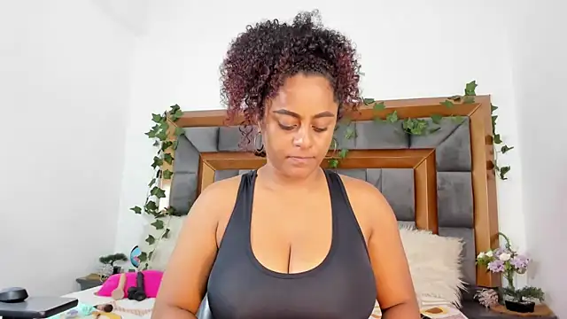 Snapshot of BellaKarla chatting on March 11, 2025, 11:04 pm BellaKarla online show from March 11, 2025, 11:04 pm