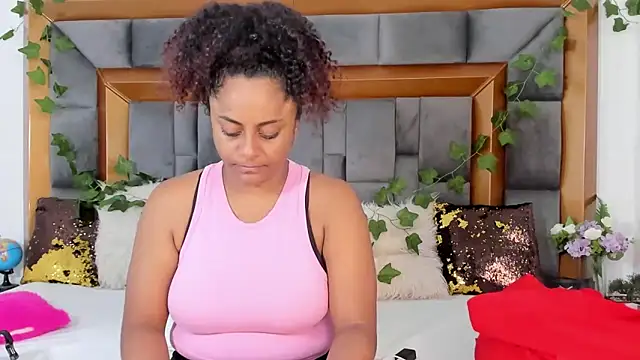 Snapshot of BellaKarla chatting on March 21, 2025, 8:18 pm BellaKarla online show from March 21, 2025, 8:18 pm