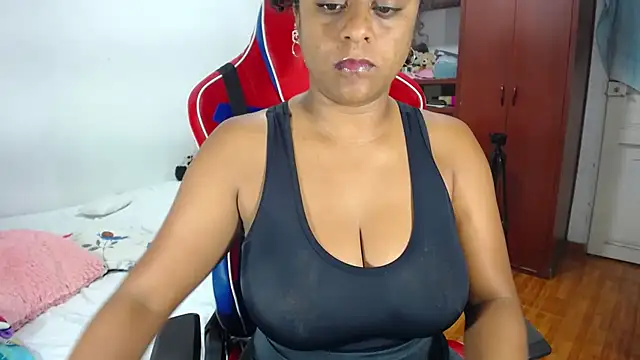 Snapshot of BellaKarla chatting on January 9, 2026, 2:20 pm BellaKarla online show from January 9, 2026, 2:20 pm