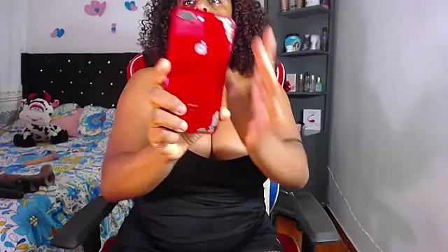 Snapshot of BellaKarla chatting on May 15, 2026, 11:23 pm BellaKarla online show from May 15, 2026, 11:23 pm