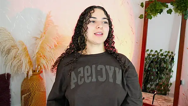 Snapshot of merida_bell18 chatting on November 19, 2025, 10:43 pm merida bell18 online show from November 19, 2025, 10:43 pm