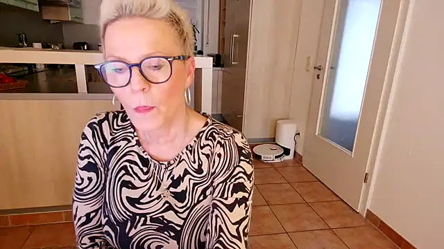 Snapshot of German_Milf chatting on January 6, 2025, 1:52 pm German Milf online show from January 6, 2025, 1:52 pm