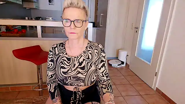 Snapshot of German_Milf chatting on January 13, 2025, 1:39 pm German Milf online show from January 13, 2025, 1:39 pm