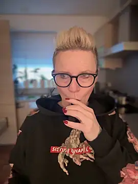 Snapshot of German_Milf chatting on January 21, 2025, 9:46 am German Milf online show from January 21, 2025, 9:46 am