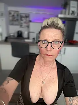 Snapshot of German_Milf chatting on February 24, 2025, 2:04 pm German Milf online show from February 24, 2025, 2:04 pm