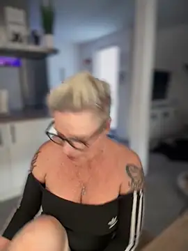 Snapshot of German_Milf chatting on October 14, 2025, 1:23 pm German Milf online show from October 14, 2025, 1:23 pm