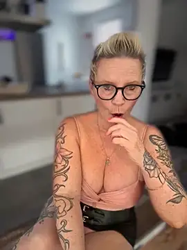 Snapshot of German_Milf chatting on October 18, 2025, 1:01 pm German Milf online show from October 18, 2025, 1:01 pm