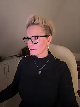 German Milf online show from December 22, 2025, 2:58 pm