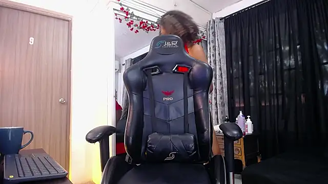 Snapshot of BLACK_ROSSE_1 chatting on January 25, 2025, 12:37 pm BLACK ROSSE 1 online show from January 25, 2025, 12:37 pm