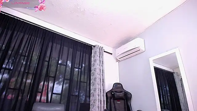 Snapshot of BLACK_ROSSE_1 chatting on February 6, 2025, 4:03 pm BLACK ROSSE 1 online show from February 6, 2025, 4:03 pm