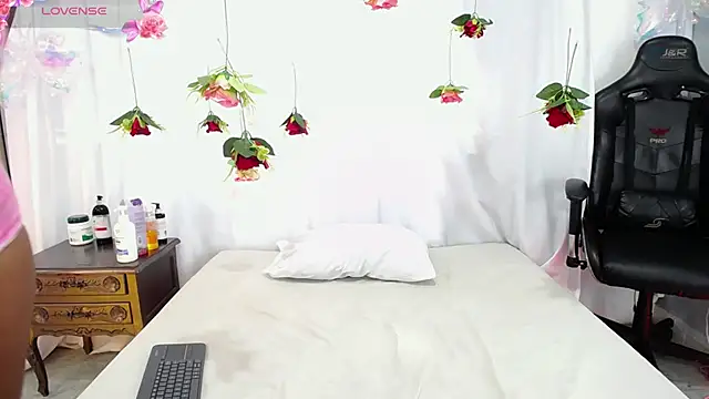 Snapshot of BLACK_ROSSE_1 chatting on February 28, 2025, 12:42 pm BLACK ROSSE 1 online show from February 28, 2025, 12:42 pm