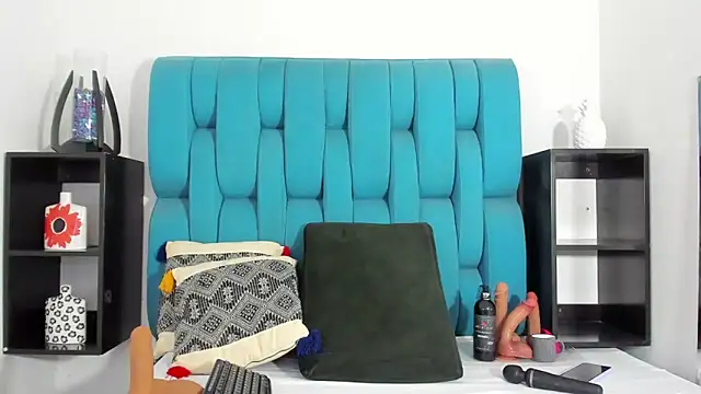 Keira Lennox online show from March 6, 2025, 1:03 pm