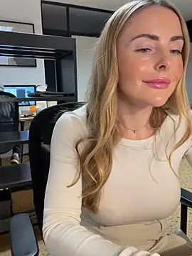 Snapshot of EmaSalis chatting on February 10, 2025, 10:53 am EmaSalis online show from February 10, 2025, 10:53 am