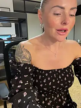 Snapshot of EmaSalis chatting on February 11, 2025, 2:46 pm EmaSalis online show from February 11, 2025, 2:46 pm