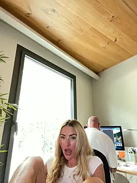 Snapshot of EmaSalis chatting on September 9, 2025, 10:48 am EmaSalis online show from September 9, 2025, 10:48 am