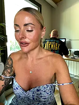 Snapshot of EmaSalis chatting on September 11, 2025, 10:48 am EmaSalis online show from September 11, 2025, 10:48 am