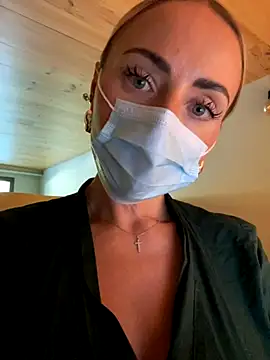 Snapshot of EmaSalis chatting on September 30, 2025, 9:58 am EmaSalis online show from September 30, 2025, 9:58 am