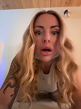 Snapshot of EmaSalis chatting on November 7, 2025, 9:31 am EmaSalis online show from November 7, 2025, 9:31 am