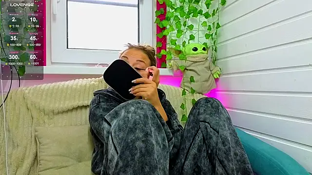 Misss Vikk online show from September 20, 2025, 6:25 am