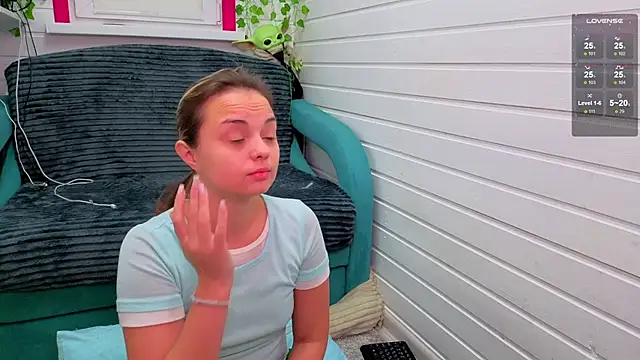 Misss Vikk online show from November 24, 2025, 6:13 am