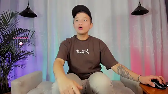 Snapshot of Tim_wolf chatting on September 18, 2025, 8:55 pm Tim wolf online show from September 18, 2025, 8:55 pm