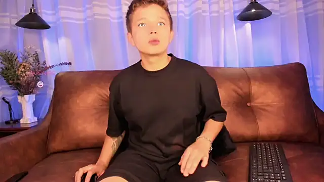 Snapshot of Tim_wolf chatting on October 28, 2025, 1:36 pm Tim wolf online show from October 28, 2025, 1:36 pm