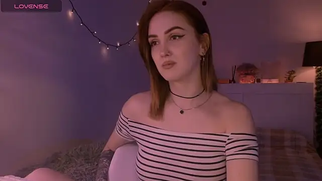 Snapshot of LilyFarey chatting on November 19, 2025, 6:19 pm LilyFarey online show from November 19, 2025, 6:19 pm