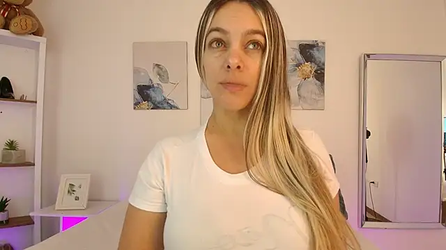 Isabella Harley online show from April 11, 2026, 1:26 pm