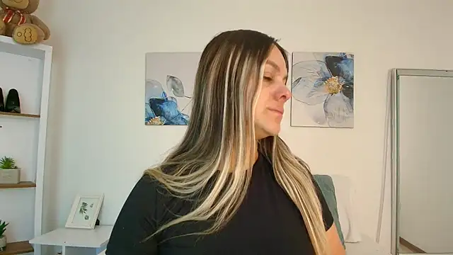 Snapshot of Isabella_Harley chatting on July 10, 2026, 1:25 pm Isabella Harley online show from July 10, 2026, 1:25 pm