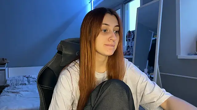 Snapshot of Uniarten chatting on February 3, 2025, 12:25 pm Uniarten online show from February 3, 2025, 12:25 pm