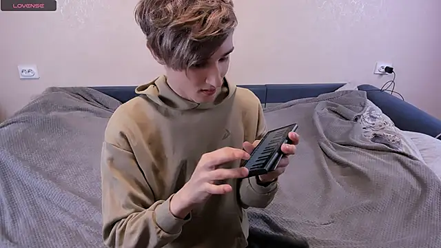 Snapshot of James_Mills chatting on December 25, 2024, 8:28 pm James Mills online show from December 25, 2024, 8:28 pm