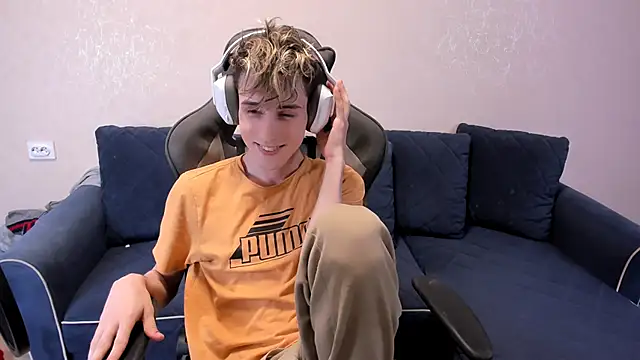 Snapshot of James_Mills chatting on November 25, 2025, 8:31 pm James Mills online show from November 25, 2025, 8:31 pm