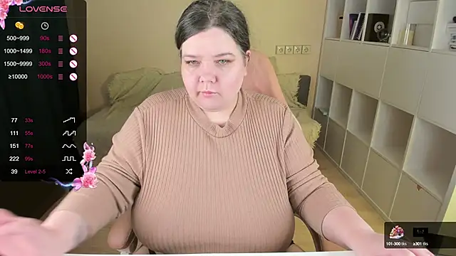 Snapshot of PlumPie chatting on October 12, 2025, 7:13 pm PlumPie online show from October 12, 2025, 7:13 pm