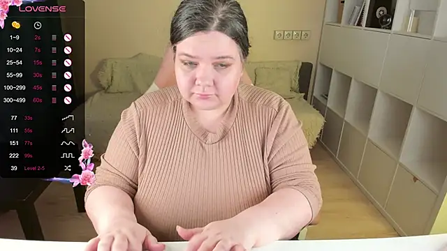 Snapshot of PlumPie chatting on October 31, 2025, 10:22 pm PlumPie online show from October 31, 2025, 10:22 pm